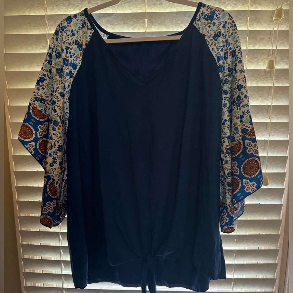 Cute tie detail top